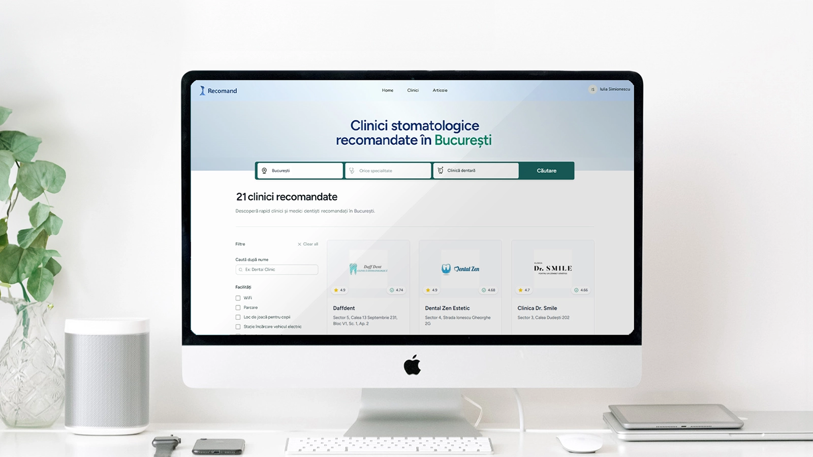 RecomandDentist.ro affiché sur un écran de bureau avec des cabinets dentaires recommandés à Bucarest, pour le marketing dentaire et le SEO